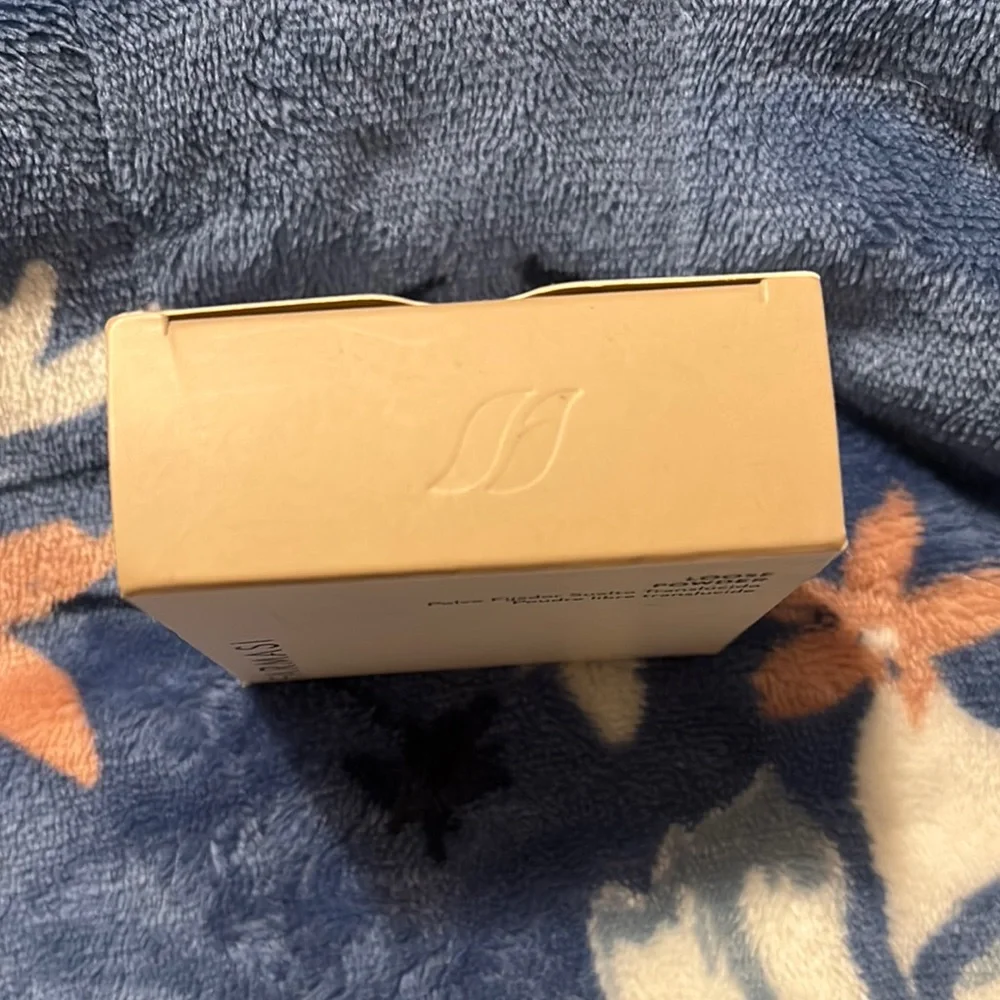 Farmasi Translucent Loose Powder in Cream Box